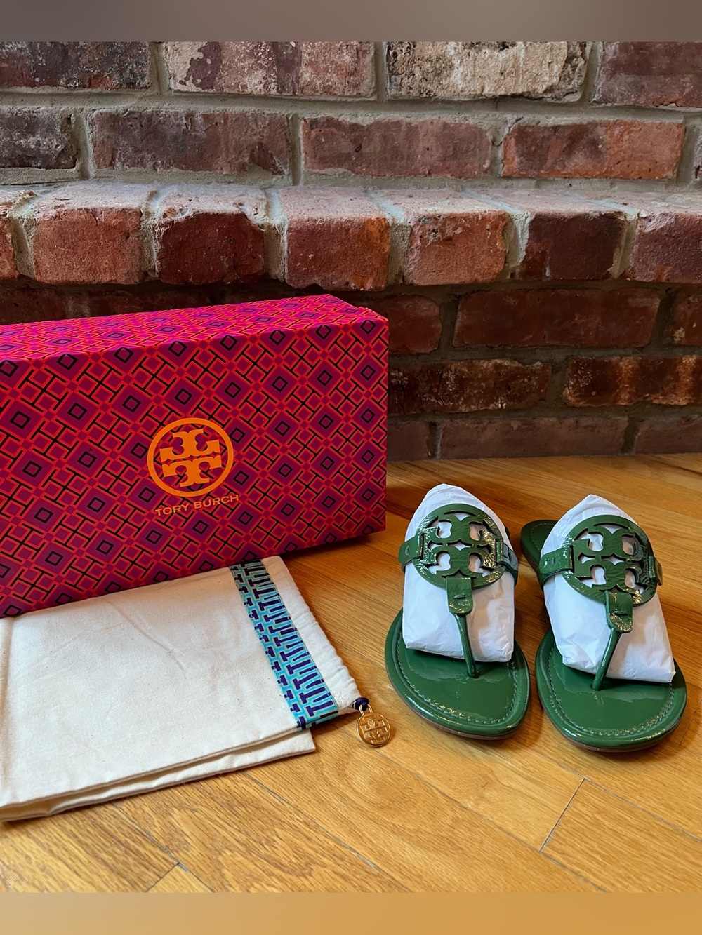 Tory Burch Arugula Green Naplak Patent Leather Miller Sandals - Picture 2 of 13